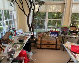 Wicker storage trunk/copy table with pullout drawers. Huge tree.