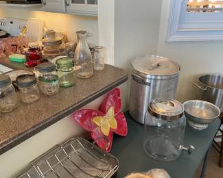 Large gumbo pots