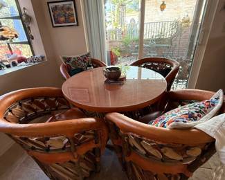 Epiquale Table and chairs