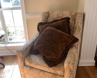 Accent chair with pillows