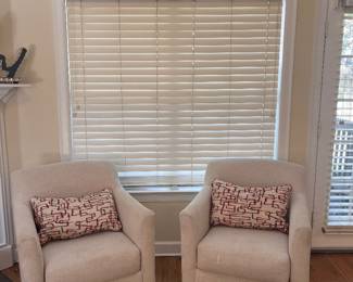 Swivel chairs. Living room set.