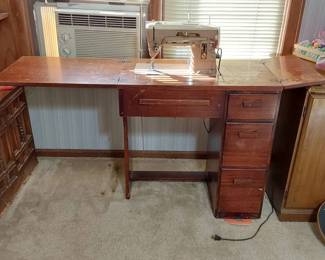 Singer SlantOMatic 403A Sewing Machine with Sewing Table