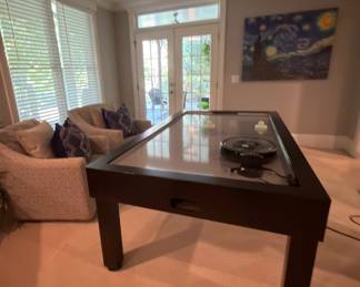 Air hockey table