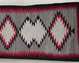 VINTAGE NAVAJO HANDWOVEN WOOL RUG TEXTILE BOLD DIAMOND DESIGN