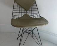 ORIGINAL EAMES DKR WIRE CHAIR HERMAN MILLER, EARLY 1951 PRODUCTION, ORIGINAL "BIKINI" PAD, MADE IN USA