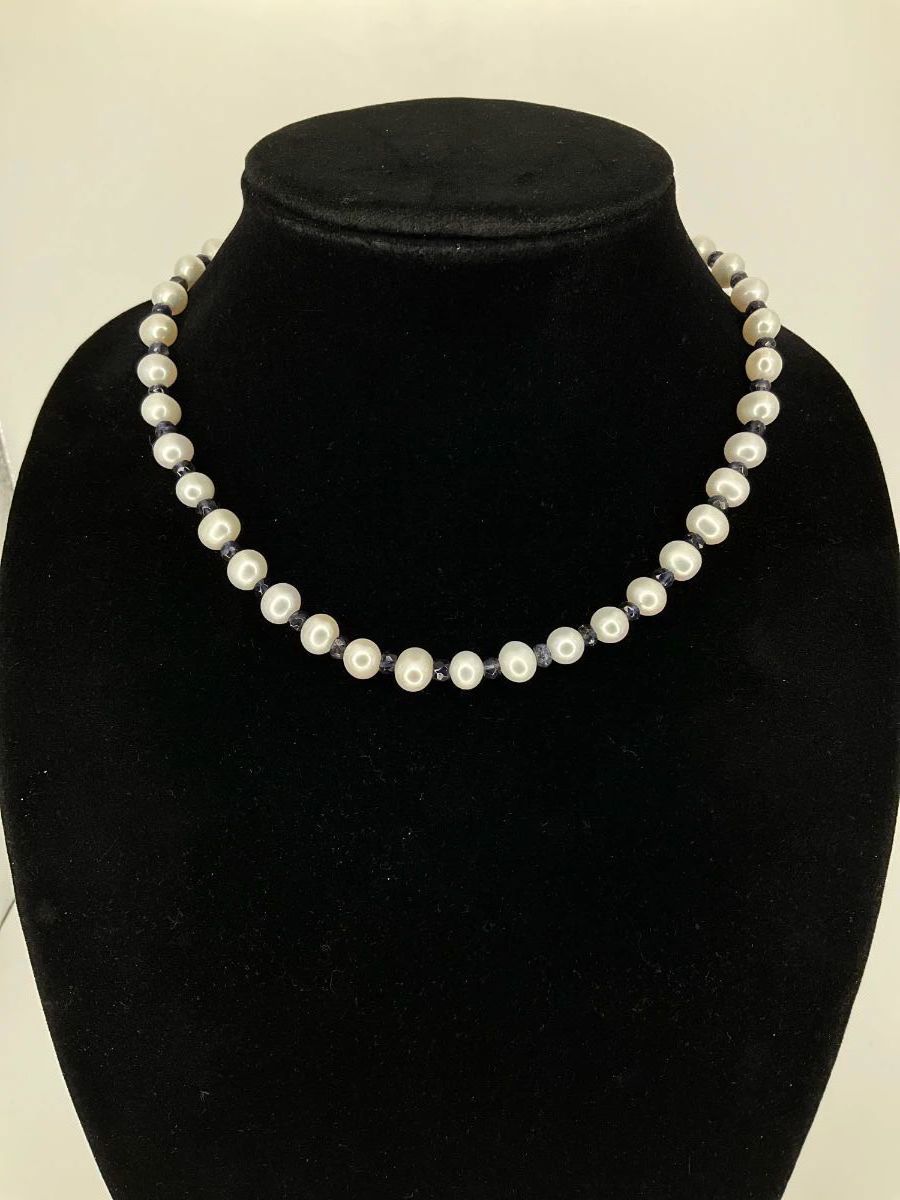 Vintage pearl necklace