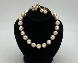 Hand tied pearl necklace with earrings