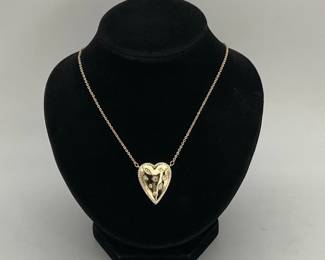 Heart pendant necklace