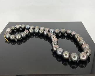 Cultured black tahitian pearl necklace