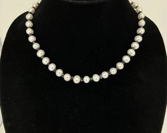 Vintage pearl necklace