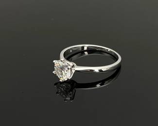 Moissanie solitaire ring