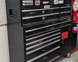 Husky 10-Drawer Mobile Combination Tool Storage Chest