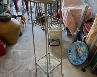 Metal Wire Plant Stand Sturdy With Glass Inserts