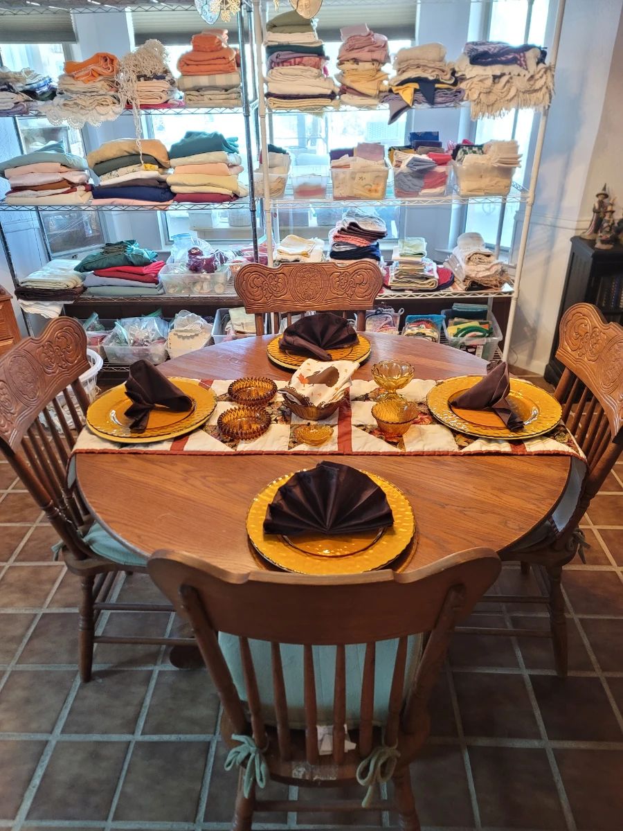 Vintage Round Oak Table w/ 4 Chairs