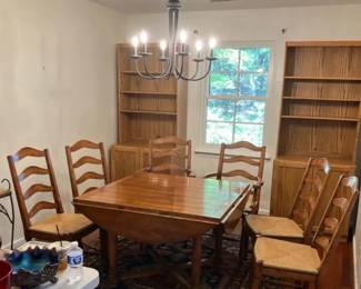 Round Dining Table WDrop Leaves 6 Chairs