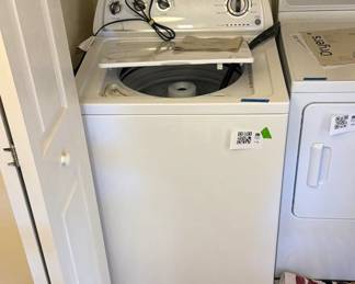 Lot 119: Whirlpool Top-Loading Washing Machine
