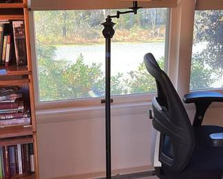 Lot 60: Floor Lamp