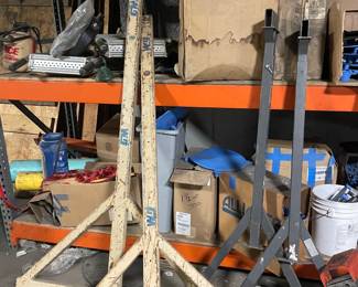 Gantry hoists