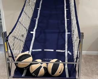 Retractable basketball hoop