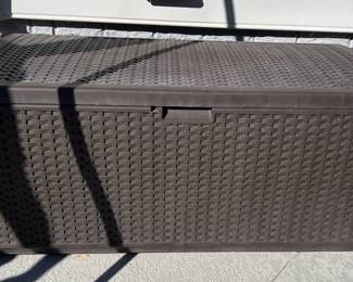 Outdoor storage bin