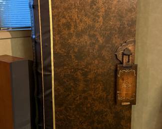 Wood cabinet speaker in a corner