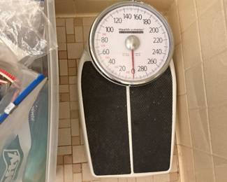 Vintage dial bathroom scale
