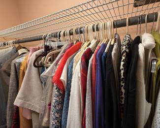 Closet rod of hanging clothing