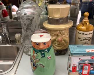 Novelty steins and a diner shaped collectible