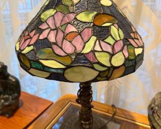 Stained glass tulip pattern lamp shade