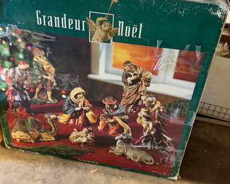 Vintage Grandeur Noel Christmas village box