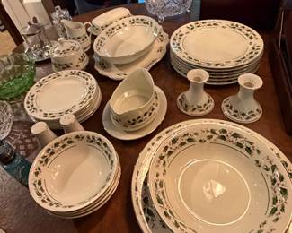 Dinnerware set with holly pattern border