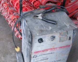 BATTERY CHARGER