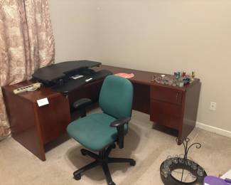 Desk! So nice!