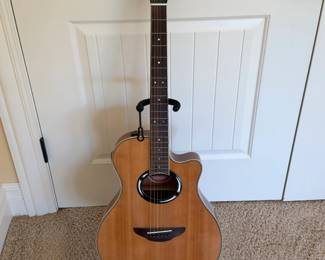 Yamaha APX500II Acoustic-Electric Guitar with Stand