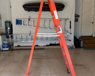 Werner NXT1A08 8-Foot Fiberglass Stepladder — Type IA, 300-lb Label Rating