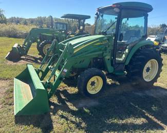 JOHN DEERE 4520 TRACTOR WITH 400CX LOADER