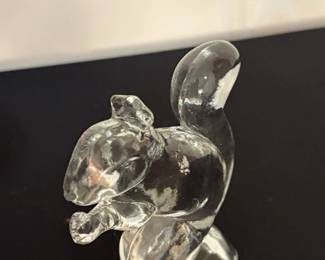 Vintage New Martinsville Glass Squirrel Figurine B second image