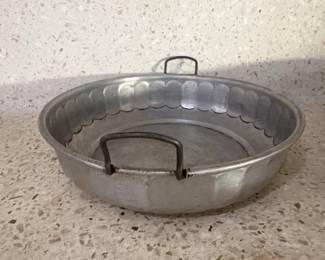 Vintage Everlast Hand Forged Aluminum Pie Serving Tray third image