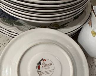 Gibson Housewares Festival Pattern Dinnerware Set
