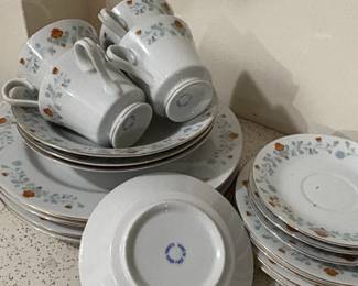 Pfaltzgraff Naturewood or similar floral pattern tea set fourth image