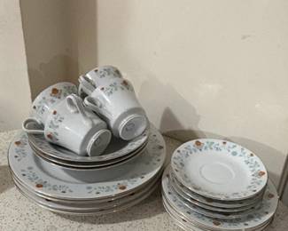 Pfaltzgraff Naturewood or similar floral pattern tea set second image