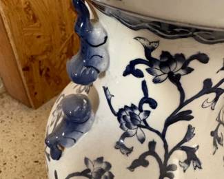 Chinese Blue and White Porcelain Floor Vase third image