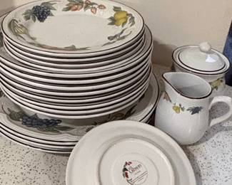 Gibson Housewares Festival Pattern Dinnerware Set second image