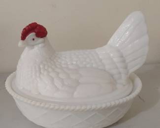 Vintage Westmoreland Milk Glass Split Tail Hen on Nest