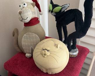 Cat scratching posts