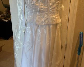 White wedding dress. Small. Recently dry cleaned