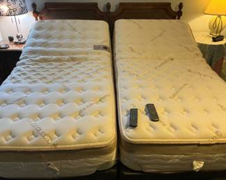 Saatva Split King Adjustable Bed with Dual massage and 2 remotes$1000