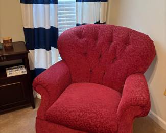 Large accent chair. No wear or stains. No pets. No smoke.