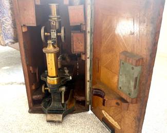 Leitz Microscope