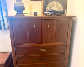 Lane Gentlemen’s Dresser